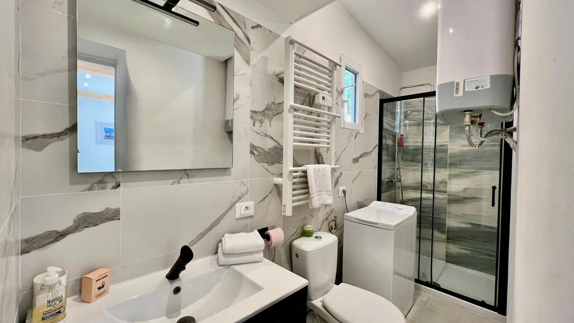 2 Rooms With 180 View On Sea And Monaco بوزولي